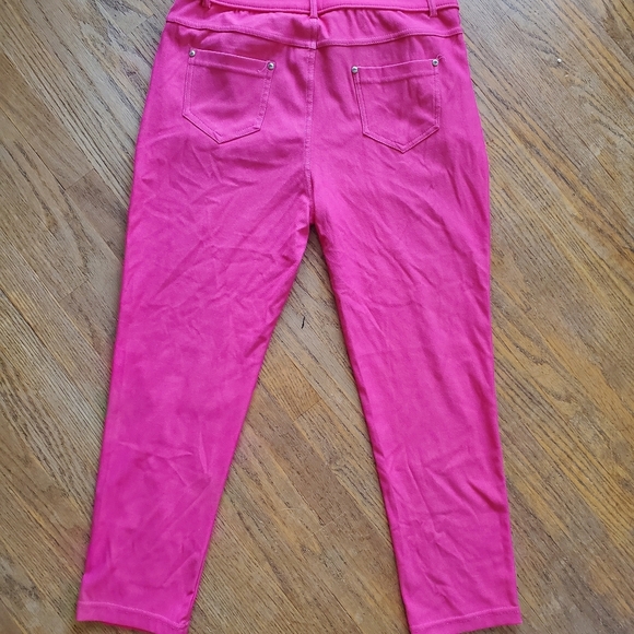 Bundle 3+ 5$ each Bright pink stretchy capris - Picture 6 of 6